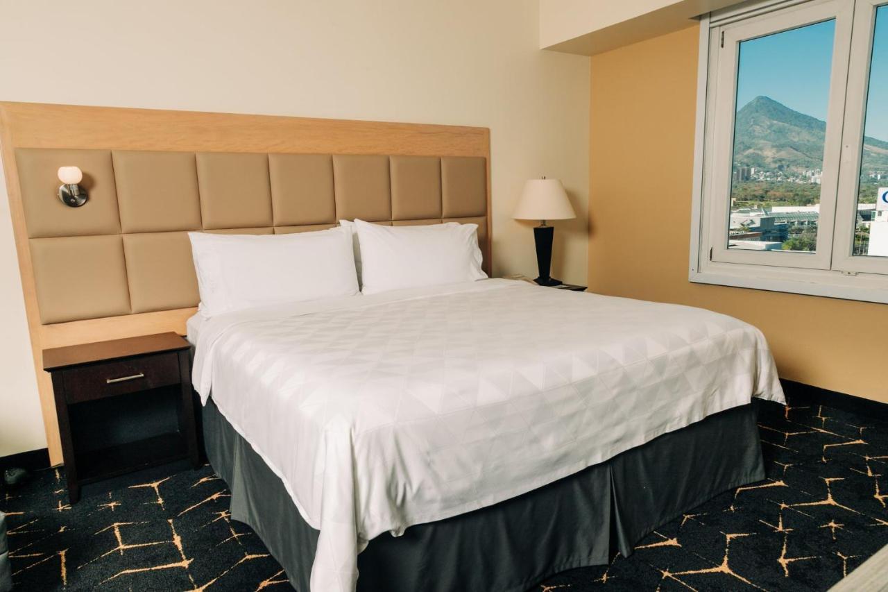 Holiday Inn San Salvador, an IHG Hotel Bagian luar foto