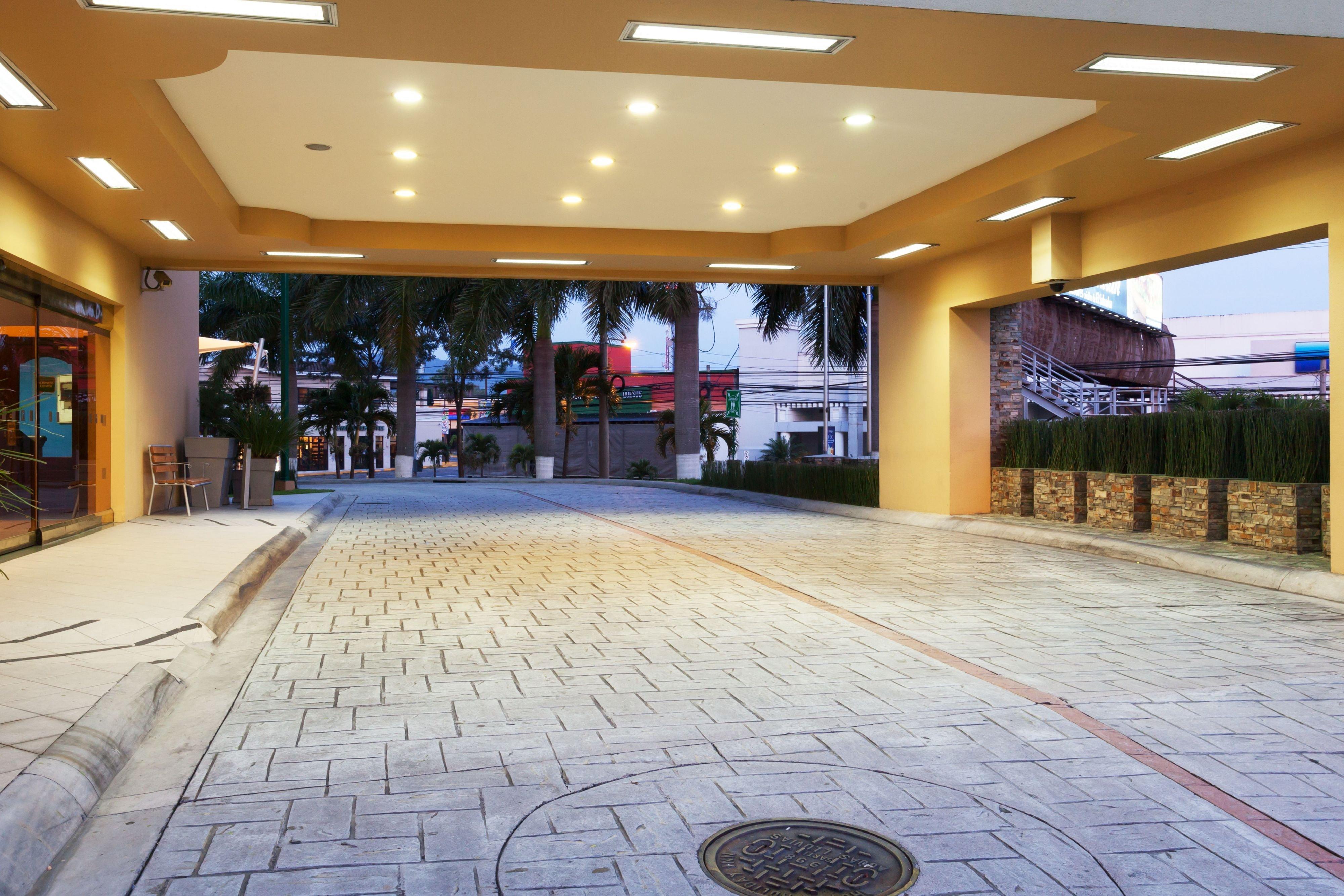 Holiday Inn San Salvador, an IHG Hotel Bagian luar foto